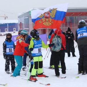 Бесстрашные. В Ново-Переделкине прошли горнолыжные соревнования для детей с особенностями развития