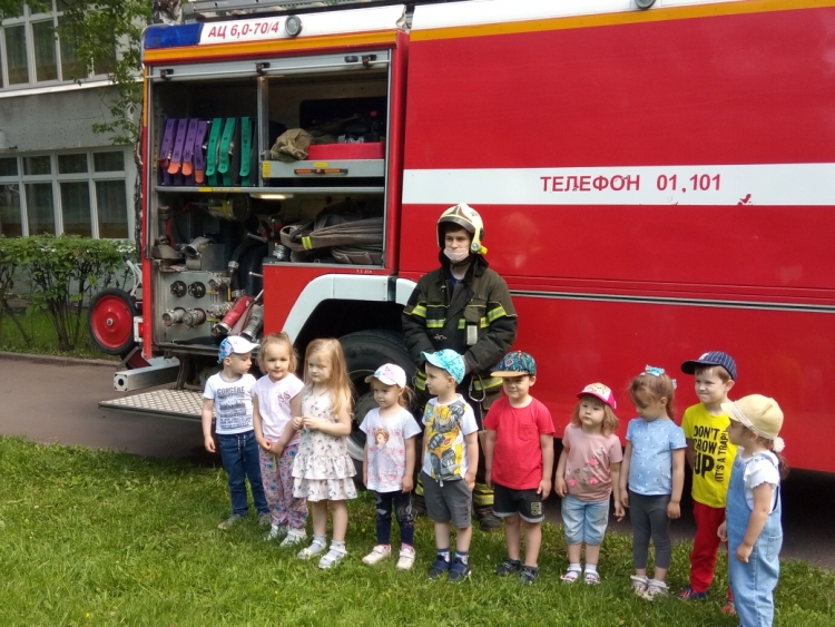 Пожарно-тактические занятия в детском саду превратились в праздник для детей