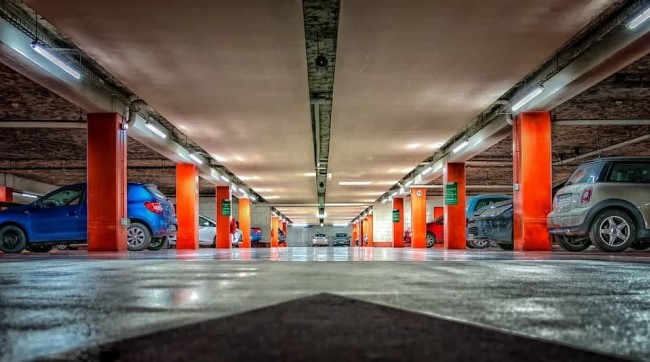 В конце 2022 года у аэропорта Внуково планируется ввести в строй первую очередь паркинга с медиаэкраном