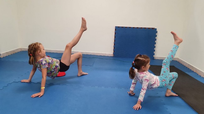 Как расти здоровыми и счастливыми: в СДЦ «Тропарёво-Никулино» начался набор в студию детской йоги