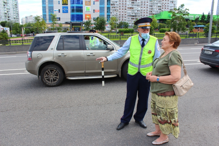 Сотрудники Госавтоинспекции по ЗАО приняли участие в профилактическом мероприятии «Пешеходный переход»