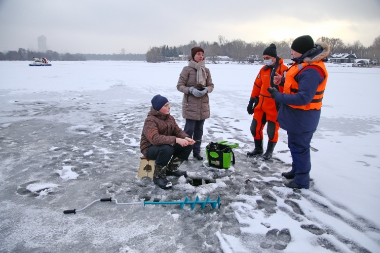 Спасатели напоминают о правилах безопасности при выходе на лед