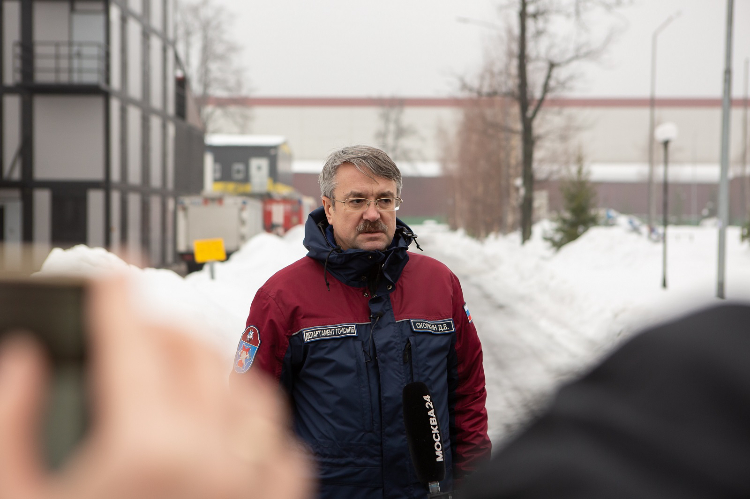 Московские пожарные и спасатели рассказали о том, как избежать происшествий в новогодние праздники