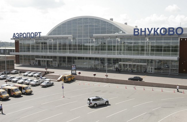 Видео: Крупная авария заблокировала трассу к аэропорту Внуково