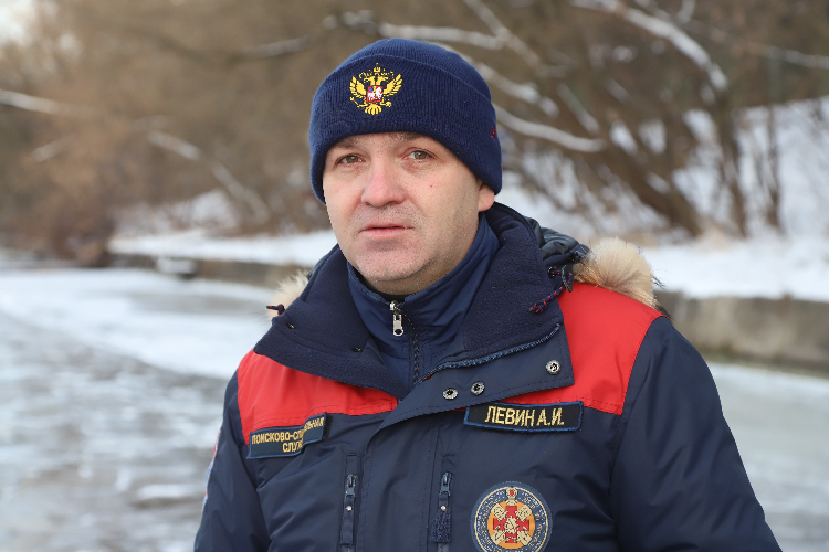 Как не угодить в полынью. Корреспондент «НЗМ» проверил прочность льда на Москве-реке -пишет  na-zapade-mos.ru