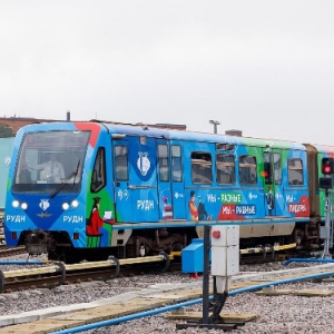 На Сокольническую линию метро вышел тематический поезд, посвященный 65-летию РУДН