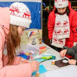 Жители СВАО собрали новогодние подарки для воинов СВО и детей новых регионов