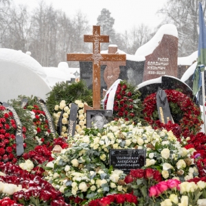 «Рано, слишком рано, отец…» Сын Олейникова произнес трогательную речь на похоронах папы