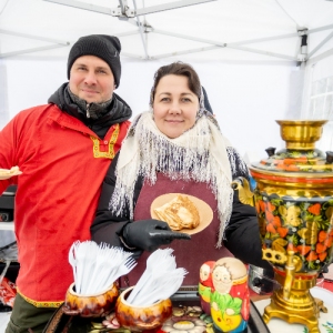Блины, кокошники и драйв: яркие мгновения Масленицы на западе Москвы