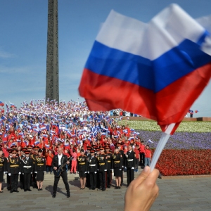 В День флага России у стен Музея Победы сняли клип на песню Дениса Майданова