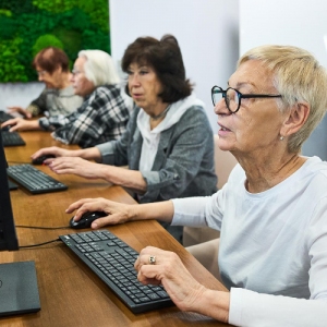 Жителей ЗАО «серебряного» возраста приглашают в «Школу социальных сетей»