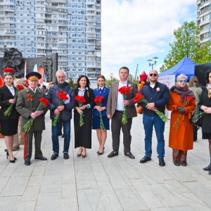 Быть достойными: в Крылатском прошла памятная акция