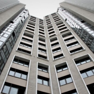 Во дворе ЖК «Квартал Триумфальный» уложили первый слой асфальта