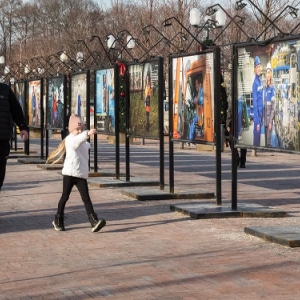 В парке Победы на Поклонной горе можно увидеть портреты работников городского хозяйства