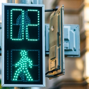 Светофоры установили на улице Богданова в Западном округе