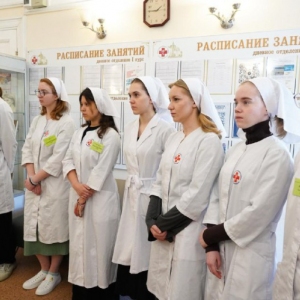 Более 100 москвичек-волонтеров помогают участникам СВО в военных госпиталях