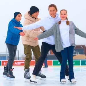 В Москве работают бесплатные спортивные площадки для зимнего досуга