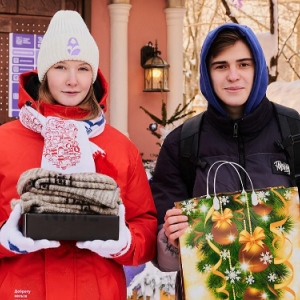 Волонтеры «Фабрики подарков» приняли свыше 12 тысяч товаров для участников СВО