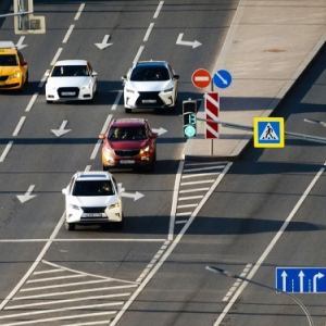 Новый пешеходный переход с островком безопасности появится на улице Раменки