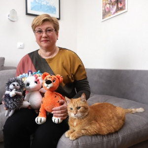 Зверята из пряжи. Рукодельница из Солнцева вяжет игрушки крючком