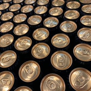 На востоке Москвы изъята крупная партия поддельных энергетических напитков