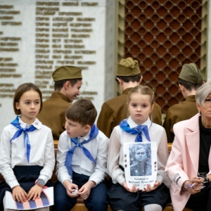 В Музее Победы показали уникальные архивы школьных музеев о добровольцах