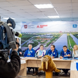 Грандиозный триумф: на Гребном канале встретили победителей чемпионата Европы по зимнему плаванию