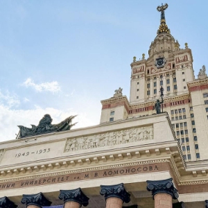 В главном здании МГУ на Воробьевых горах отреставрировали три этажа