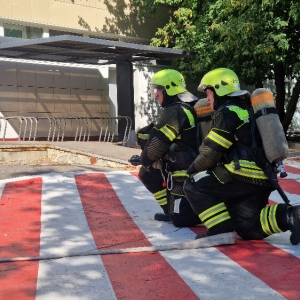Пожарно-тактические учения провели огнеборцы в студенческом общежитии