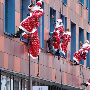 В Москве началась новогодняя акция «Добрая елка Мэра Москвы — 2026» для детей в больницах