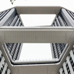 В Раменках ввели в эксплуатацию дом с «парящими» мостами на ул. Василия Ланового