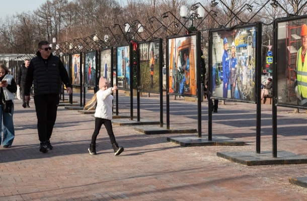 В парке Победы на Поклонной горе можно увидеть портреты работников городского хозяйства