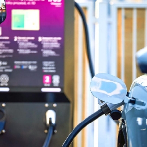 Три зарядные станции для электромобилей установят в Западном округе