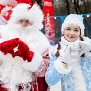Праздничный десант: Деды Морозы и Снегурочки открыли сезон зимы в ЗАО