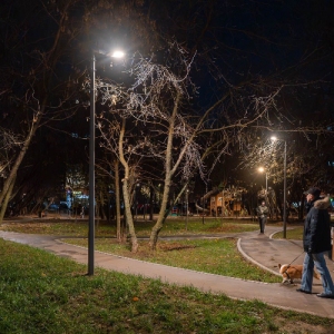 Ярче Парижа и Лондона? Как менялось уличное освещение в Москве