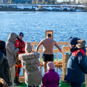Крещенские купания в ЗАО: где окунуться в иордани и как не заболеть