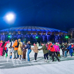 Лыжные трассы и мультимедийные катки: как проходит зимний спортивный сезон в Москве