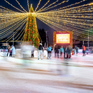 Москвичи на льду: катки Западного округа начали работу