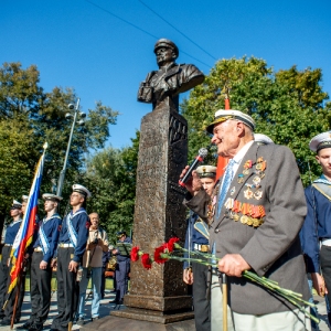 Связь поколений: на западе Москвы появился памятник генералу Николаю Ватутину