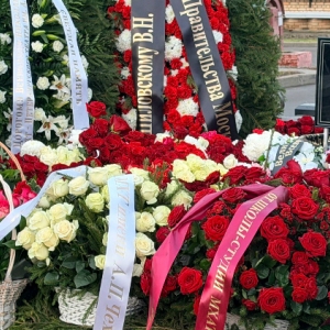 Овации сквозь слезы: народного артиста Всеволода Шиловского похоронили на Троекуровском кладбище