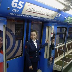 Маршрут дружбы: из электродепо «Аминьевское» выехал новый тематический состав РУДН