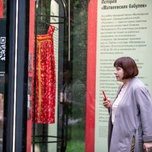 История родных дворов: уличная выставка открылась в Очаково-Матвеевском