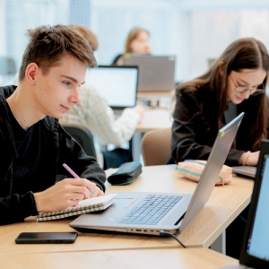 В школе «Интеллектуал» в Фили-Давыдкове тестируют интерактивную лабораторию по физике