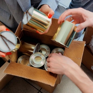 Почти 15 тонн гумпомощи отправили студенты столичных колледжей в зону СВО