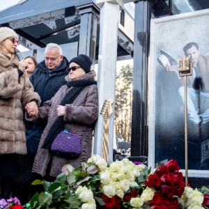 Память в граните: на Троекуровском кладбище открыли памятник Владимиру Левкину