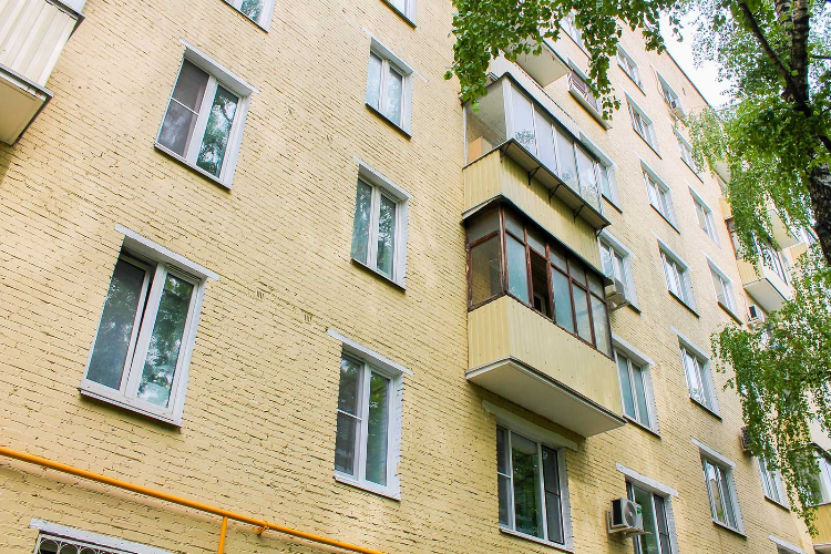 Дом на Ломоносовском проспекте, возведенный в 1960 году, капитально отремонтировали