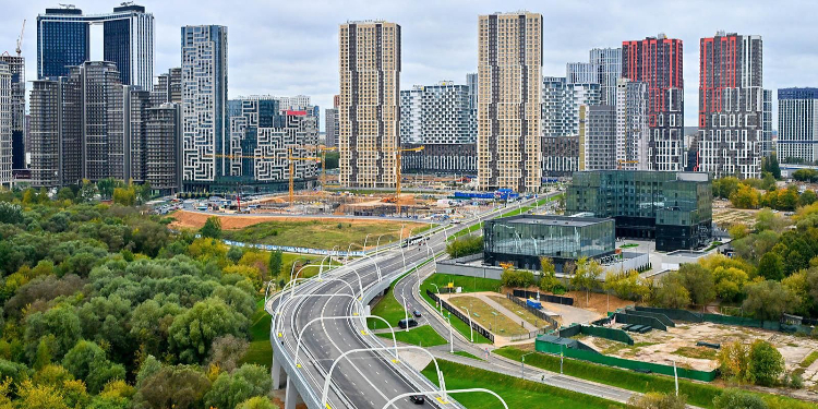Более 6 км дорог построили при продлении Мосфильмовской улицы