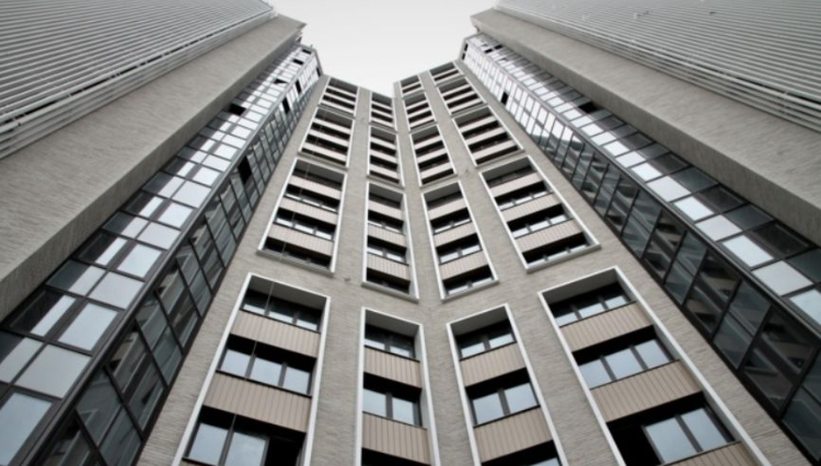 Во дворе ЖК «Квартал Триумфальный» уложили первый слой асфальта