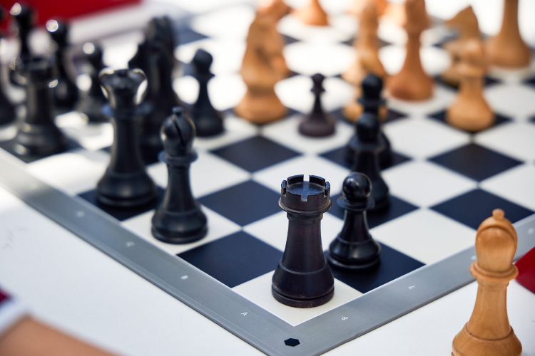 В парках «Фили» и 50-летия Октября 2 ноября проведут занятия шахматного клуба «Блиц»