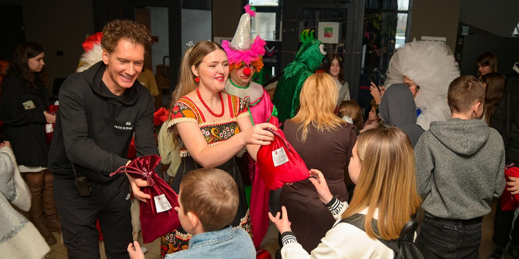 Жители ЗАО могут поучаствовать в новогоднем сборе помощи, открытом Москонцертом